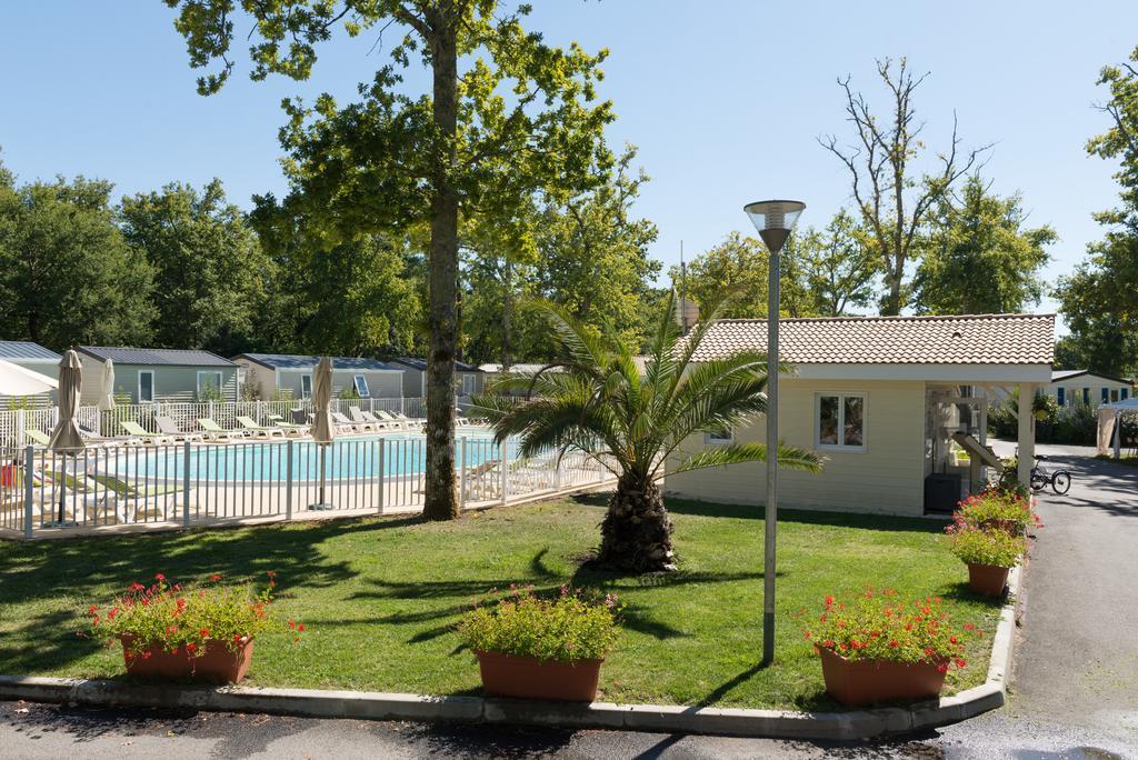 Camping Les Chevrefeuilles Royan Exterior foto