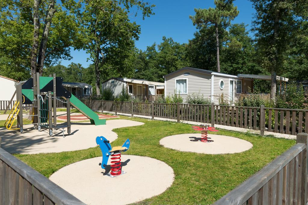 Camping Les Chevrefeuilles Royan Exterior foto